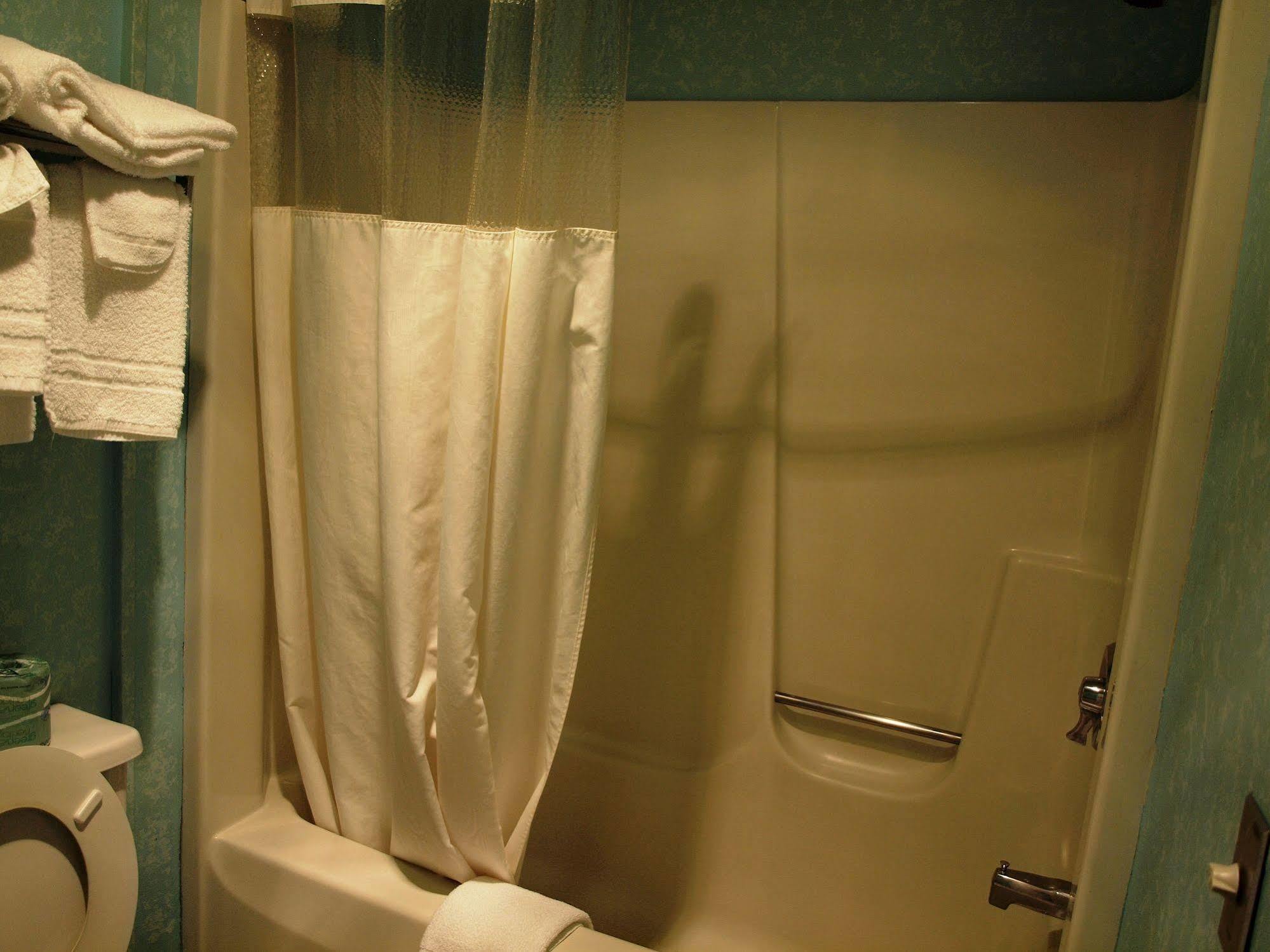 Hilltop Express Inn Groton Ngoại thất bức ảnh