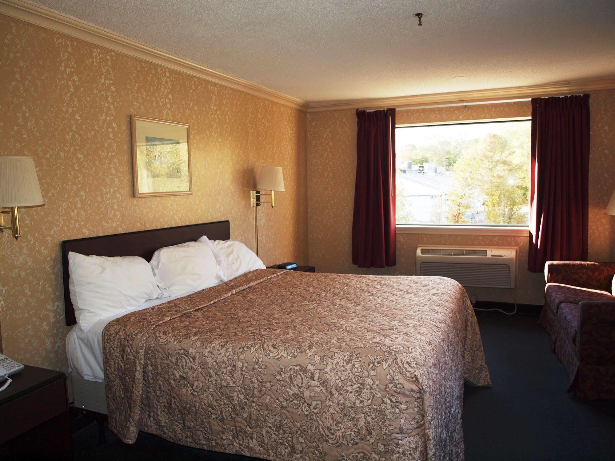 Hilltop Express Inn Groton Ngoại thất bức ảnh