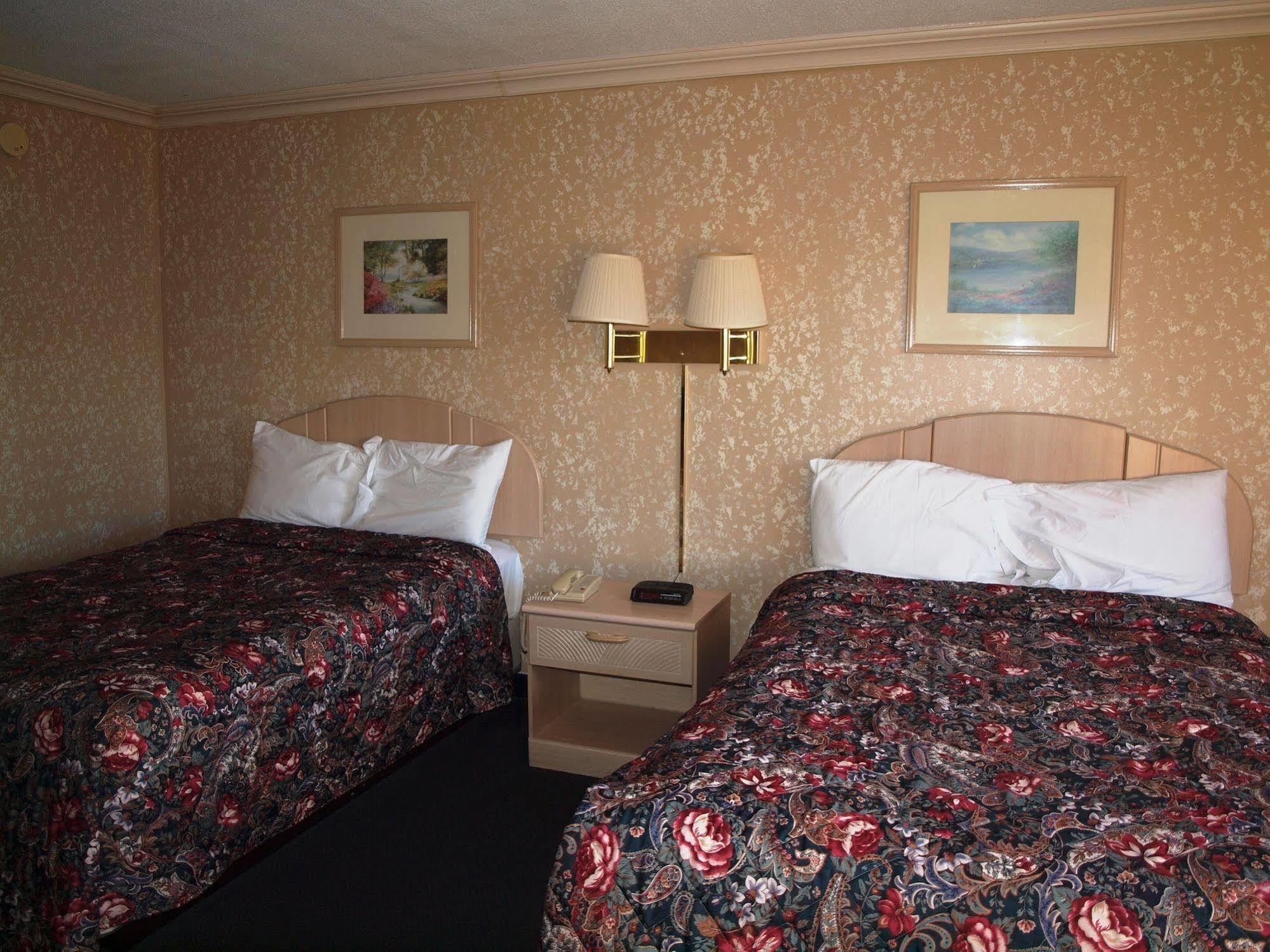 Hilltop Express Inn Groton Ngoại thất bức ảnh