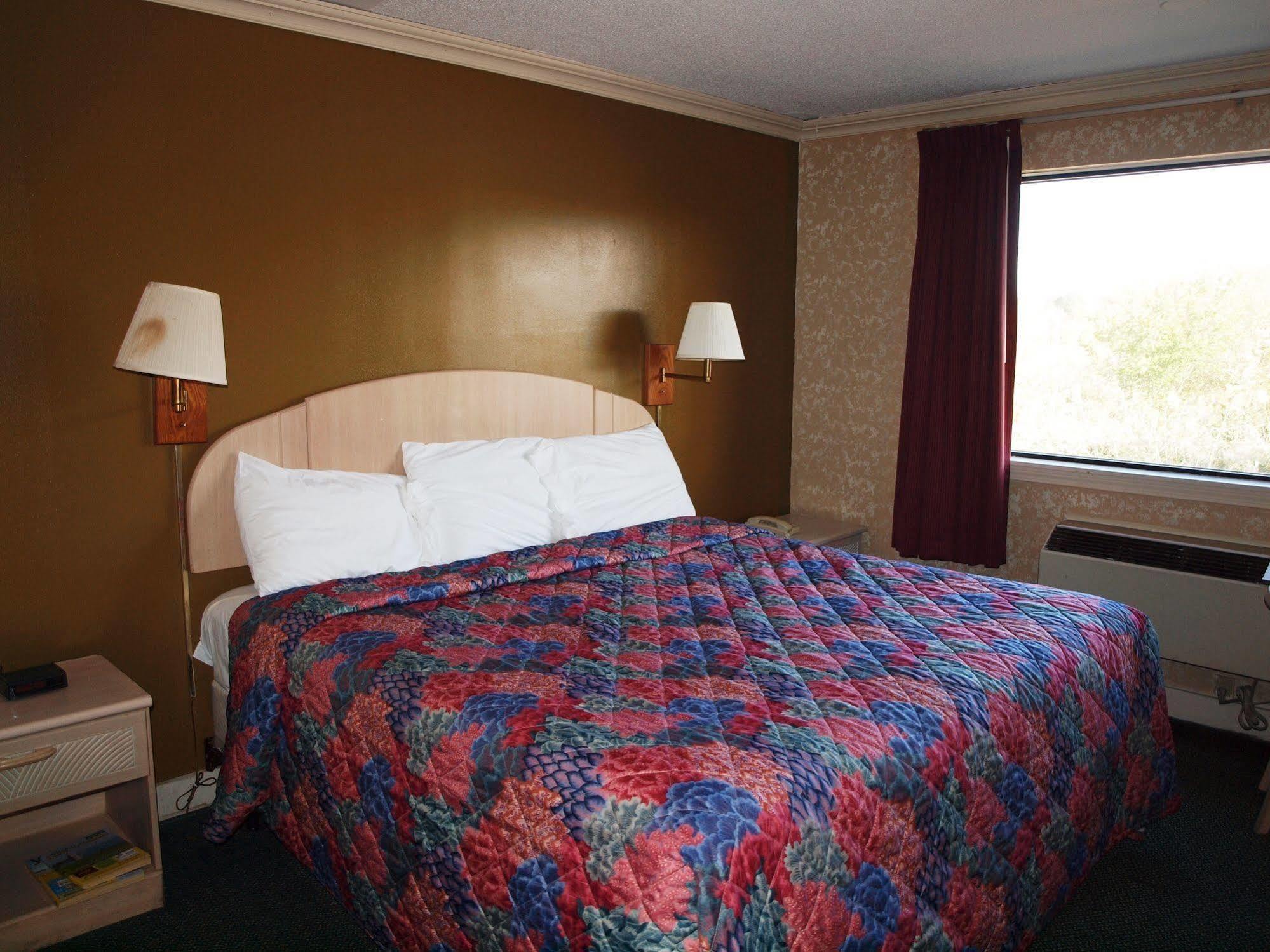 Hilltop Express Inn Groton Ngoại thất bức ảnh