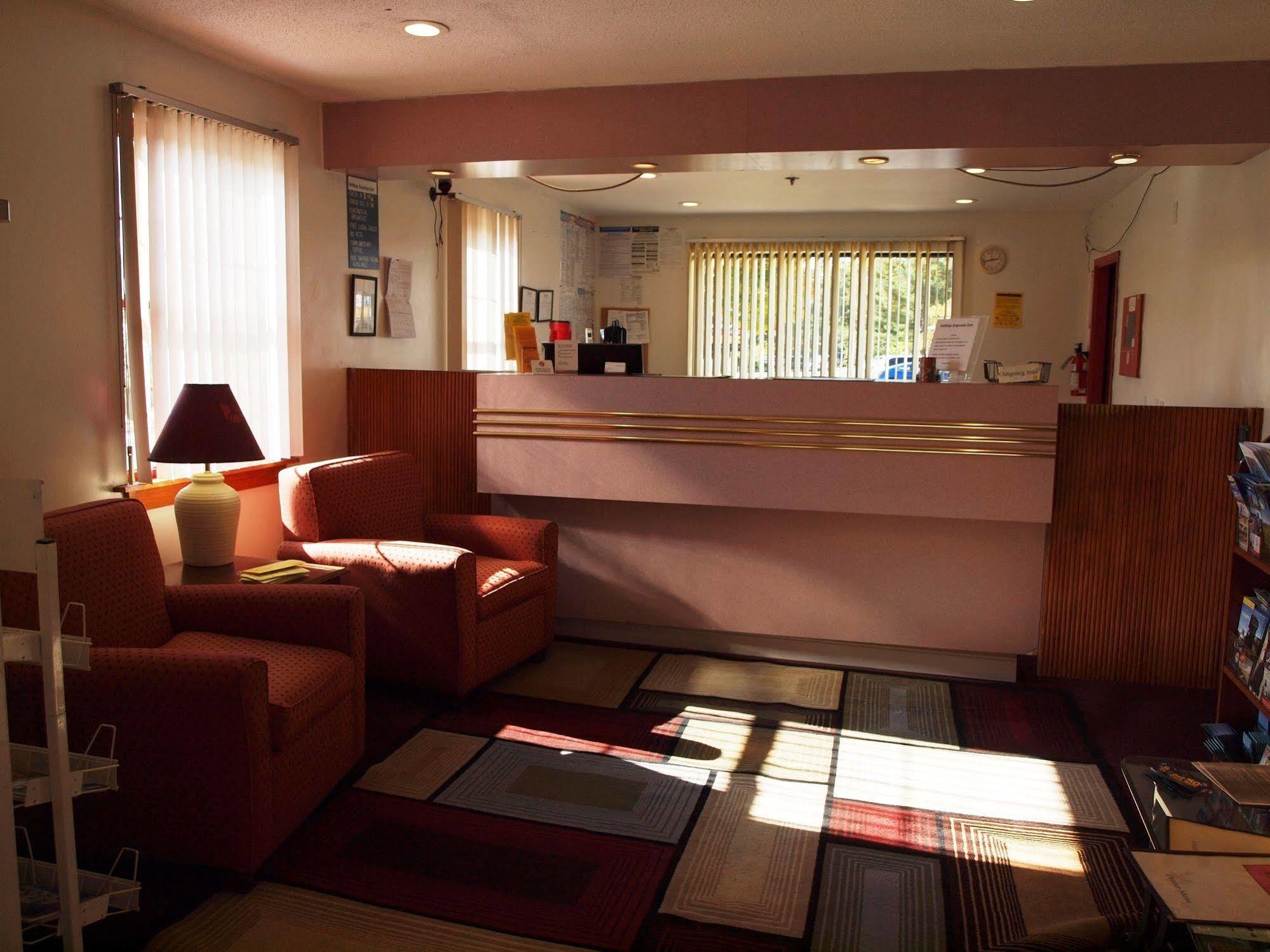 Hilltop Express Inn Groton Ngoại thất bức ảnh